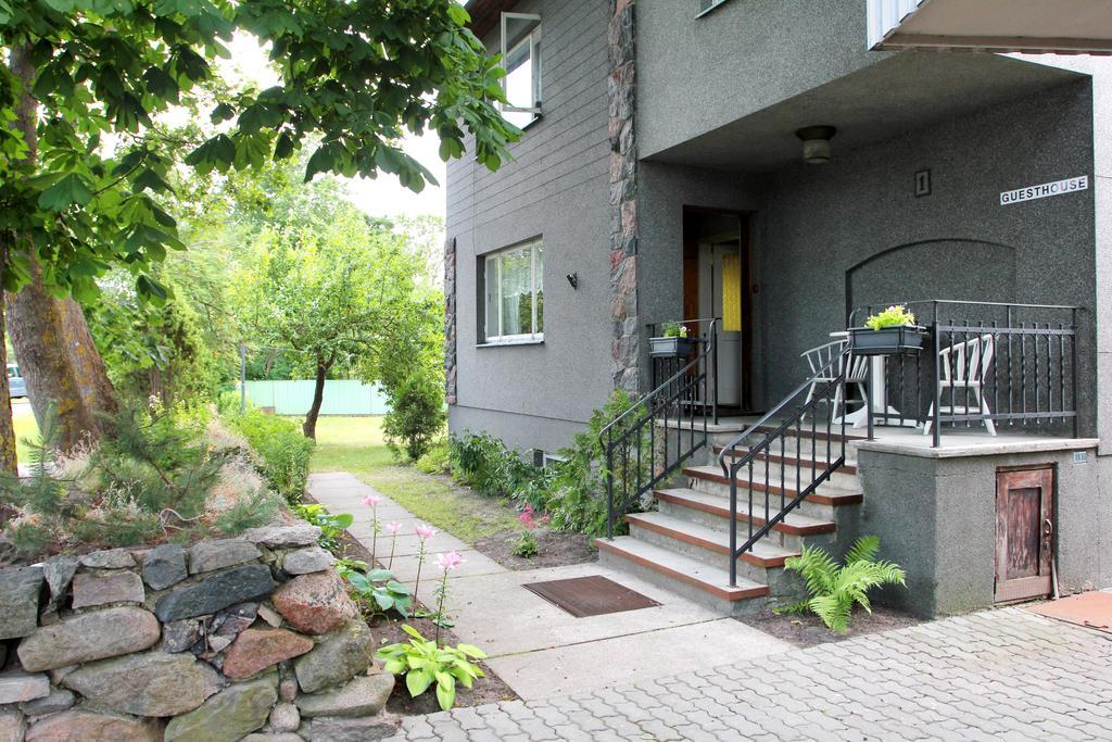 Kraavi Guest Hostel Kuressaare Exterior photo